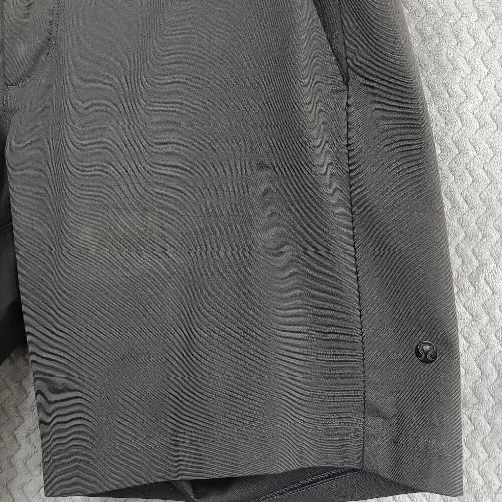 LULULEMON Commission Men's Short Classic 7” Gray Size 36 Chino Bermuda Stretch